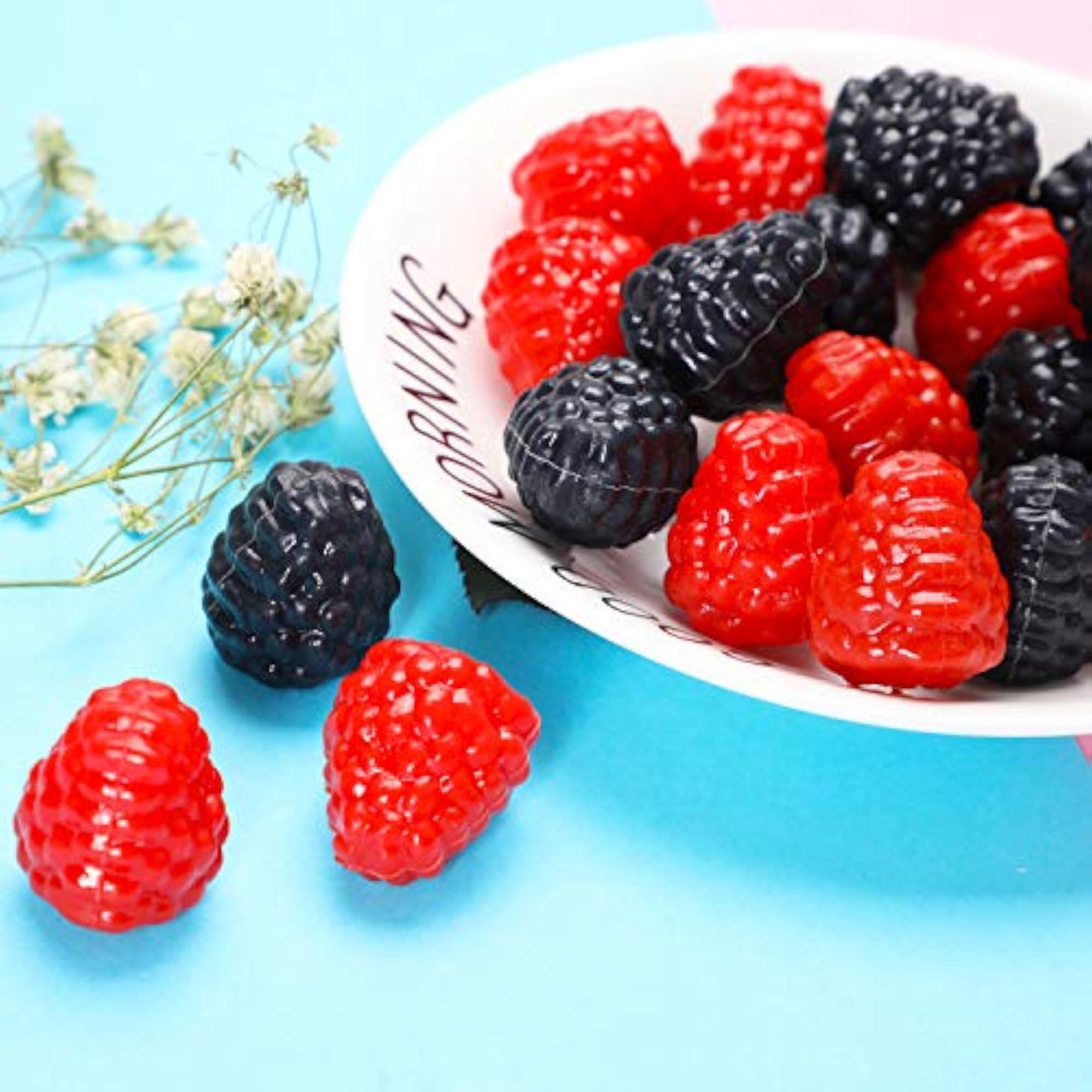 24PCS Artificial Fruit Decorative Props Lifelike Strawberries